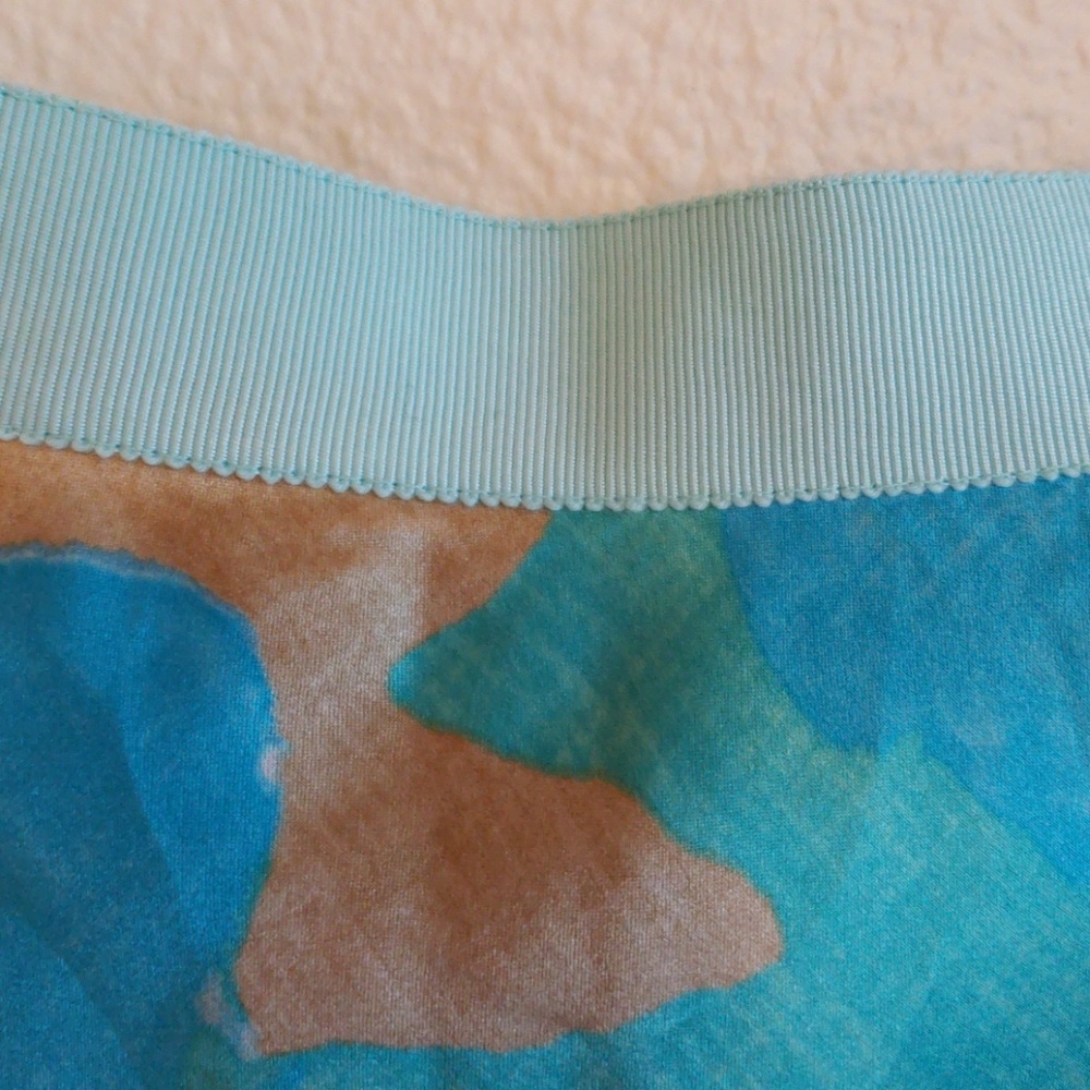 Midi silk A line skirt camo style pattern size 6 petite - Picture 2 of 5